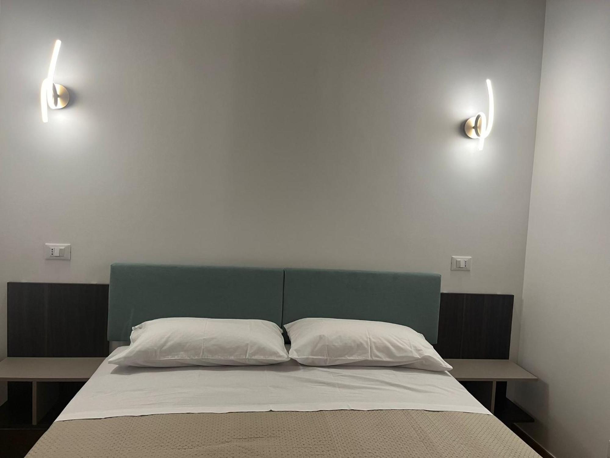 Al Duomo Suites มอนเรอาเล ภายนอก รูปภาพ