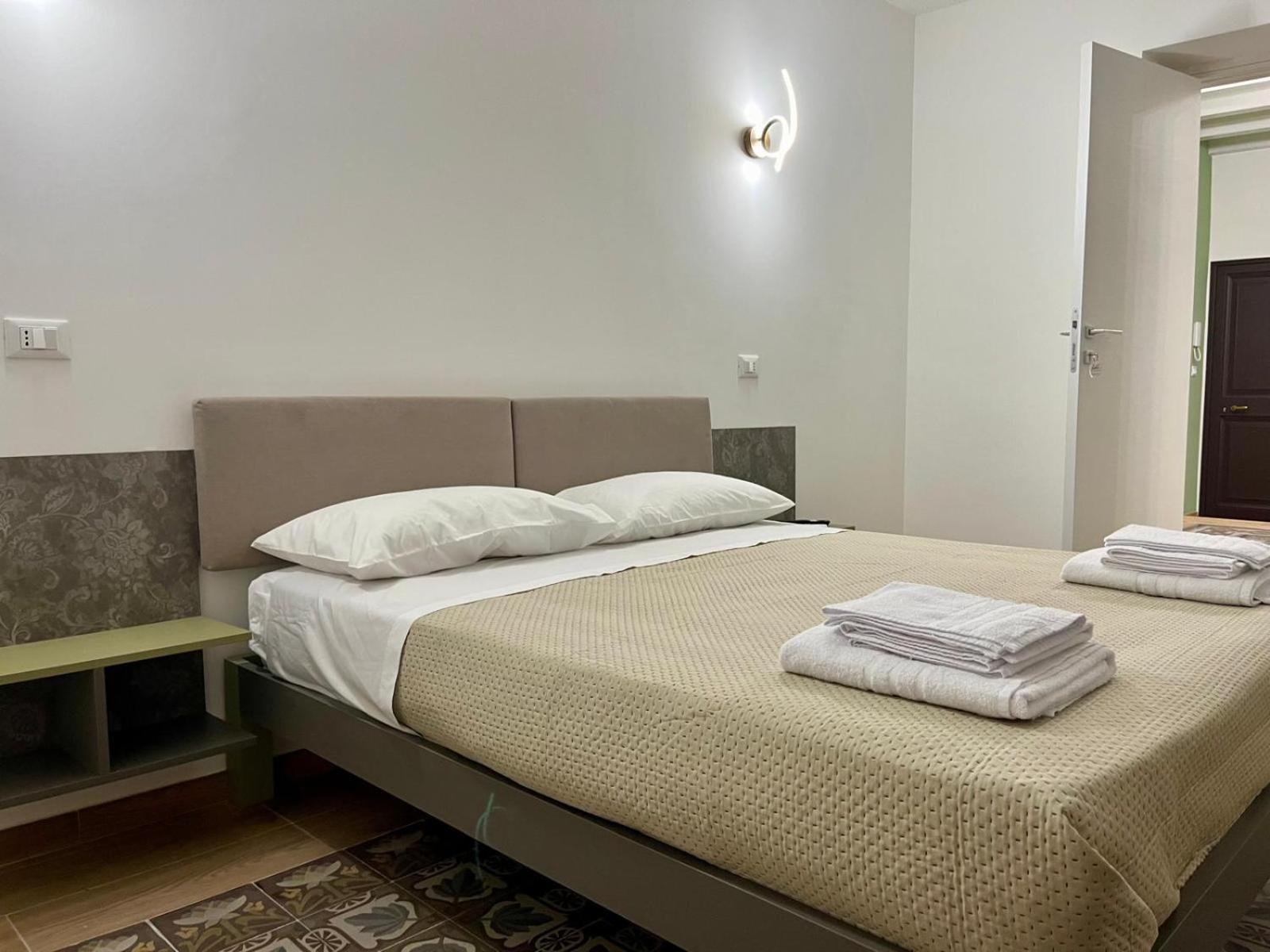 Al Duomo Suites มอนเรอาเล ภายนอก รูปภาพ